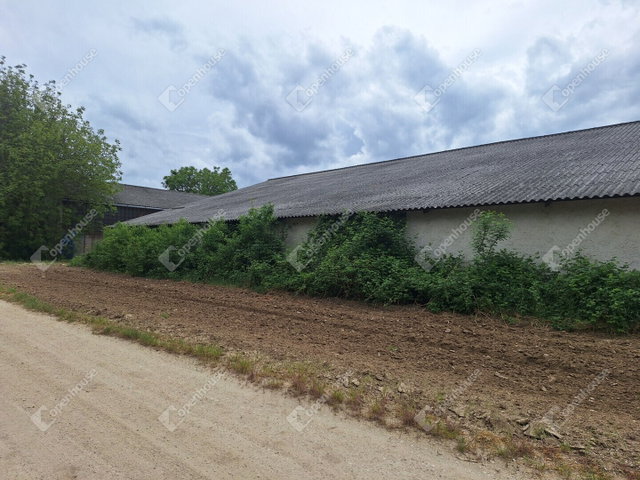 Eladó ipari ingatlan, Fertőszentmiklóson 129 M Ft