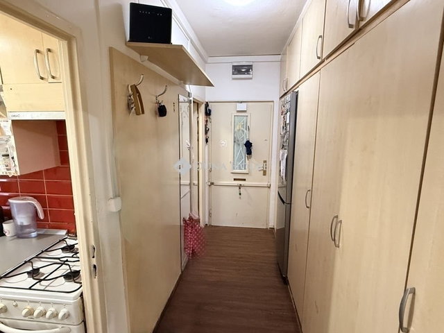 Eladó panellakás, Pécsett 48.9 M Ft, 3 szobás