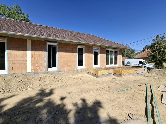 Eladó ikerház, Mendén, Bajcsy-Zsilinszky utcában 83.3 M Ft
