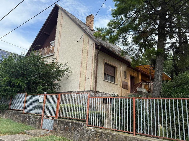 Eladó családi ház, Geresdlakon 44.9 M Ft, 4+1 szobás