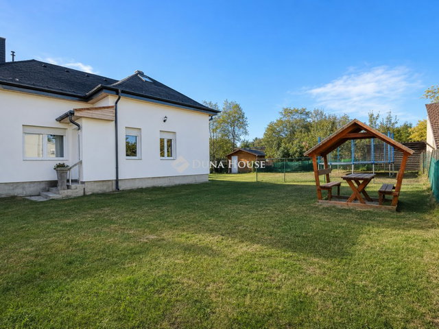 Eladó családi ház, Budapesten, XVIII. kerületben 134.9 M Ft