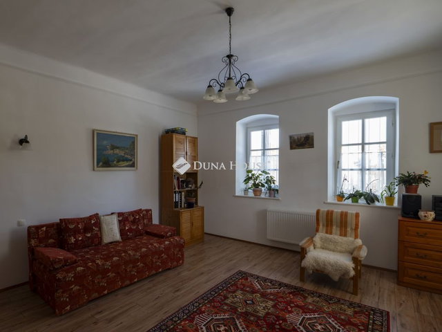 Eladó családi ház, Etyeken 145 M Ft, 5 szobás