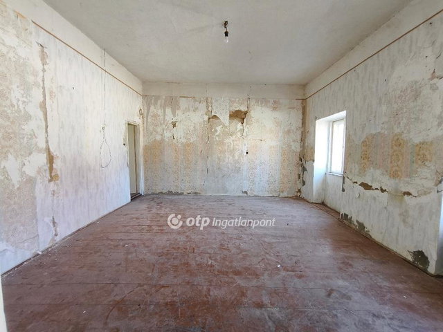 Eladó téglalakás, Kunszentmártonban 4.5 M Ft, 2 szobás