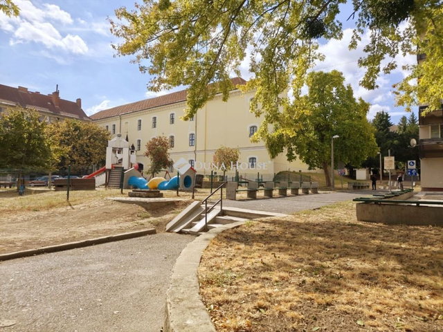 Eladó téglalakás, Sátoraljaújhelyen, Dózsa György utcában