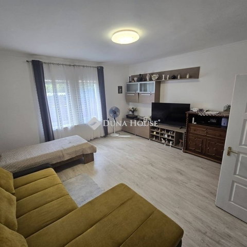 Eladó ikerház, Gödöllőn 224 M Ft, 7 szobás