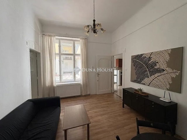 Eladó téglalakás, Budapesten, VI. kerületben 89.9 M Ft, 4 szobás