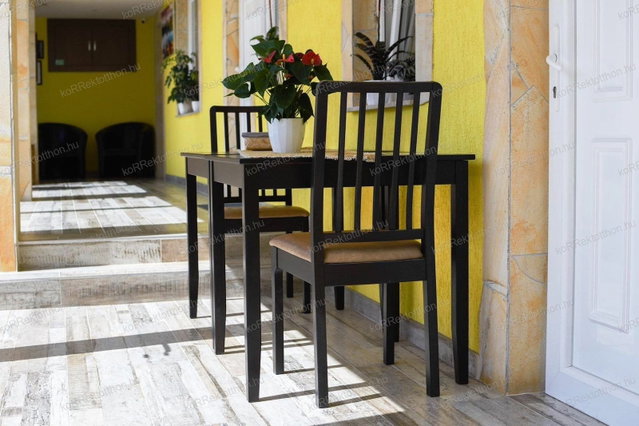 Eladó hotel, Jászberényben 120 M Ft, 6 szobás