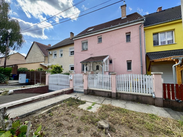 Eladó családi ház, Vácon 180 M Ft, 4 szobás