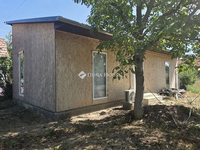 Eladó családi ház, Szolnokon, Eper utcában 22 M Ft, 2 szobás