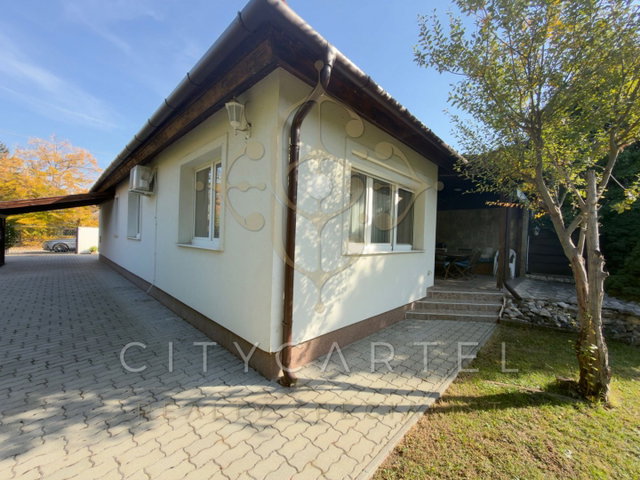 Eladó családi ház, Siófokon 159.9 M Ft, 6 szobás