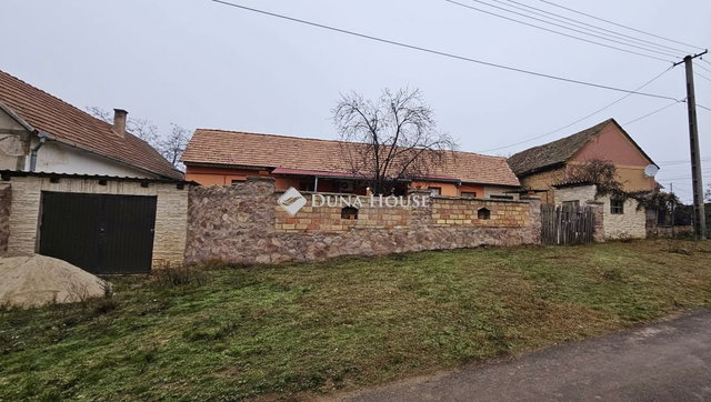 Eladó családi ház, Geresdlakon 21.9 M Ft, 3 szobás