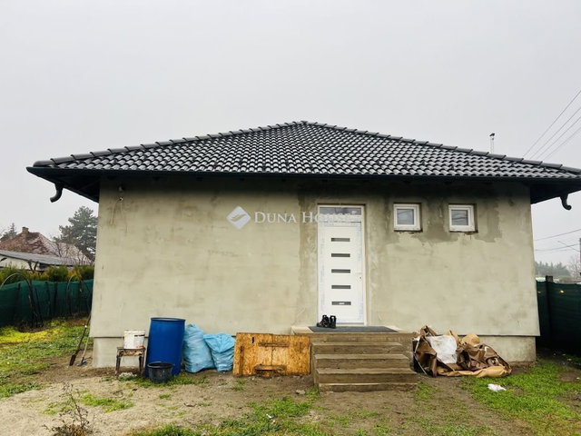 Eladó családi ház, Szigethalmon 99.99 M Ft, 4 szobás