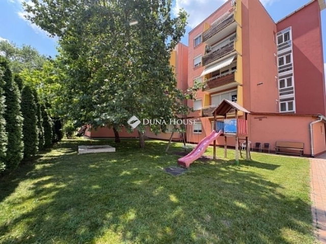 Eladó panellakás, Kecskeméten 49.8 M Ft, 2 szobás