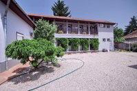 Eladó családi ház, Gyulán 210 M Ft, 9 szobás