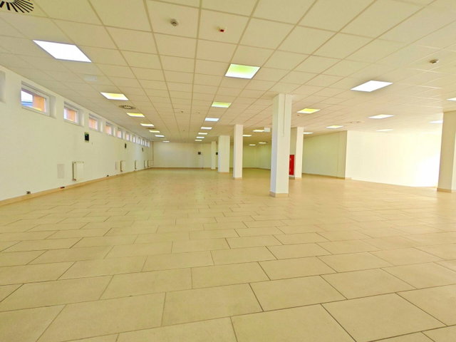Kiadó üzlethelyiség, Miskolcon 1100 E Ft / hó