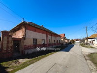 Eladó téglalakás