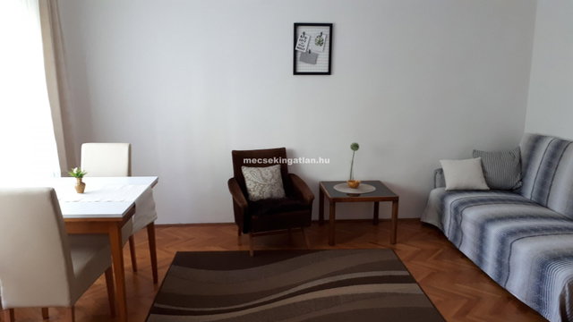 Kiadó téglalakás, albérlet, Pécsett 190 E Ft / hó, 2+1 szobás