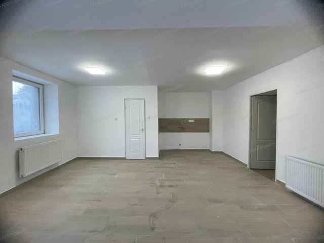 Eladó családi ház, Lábatlanon 27.9 M Ft, 2 szobás