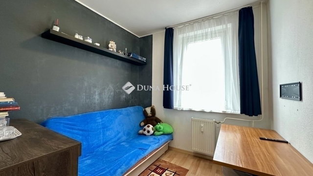 Eladó panellakás, Budapesten, III. kerületben 67.9 M Ft
