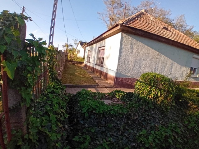 Eladó családi ház, Baján 11 M Ft, 3 szobás