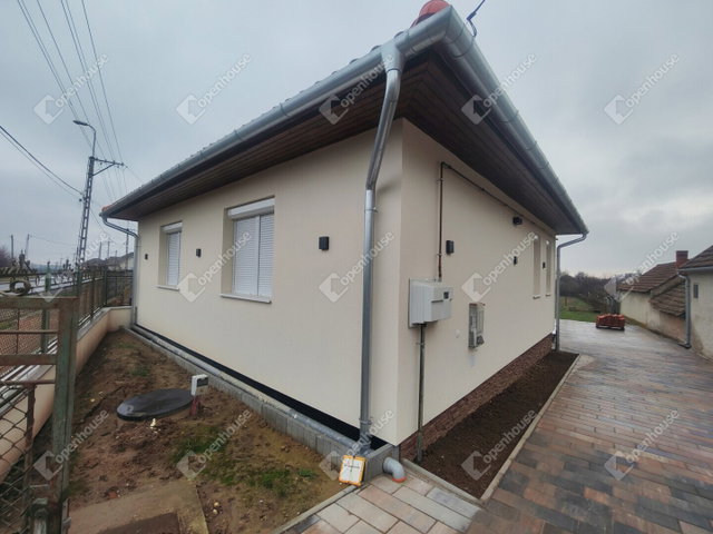 Eladó családi ház, Becsehelyen 75 M Ft, 3 szobás