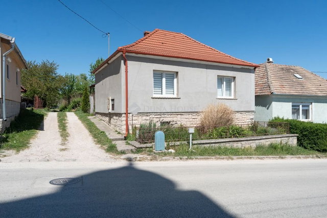 Eladó családi ház, Tardoson, Templom téren 42.9 M Ft, 3 szobás