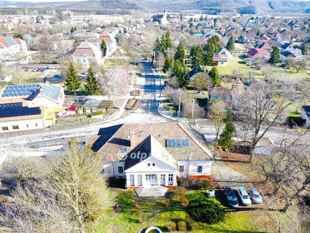 Eladó családi ház, Szügyön 200 M Ft, 15 szobás