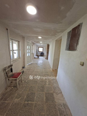 Eladó családi ház, Pécsett 52 M Ft, 1 szobás