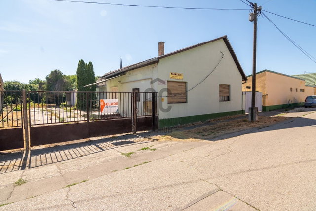 Eladó családi ház, Bátaszéken 19.9 M Ft, 3 szobás