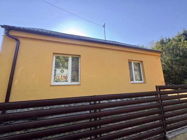 Eladó családi ház, Pécsett 39.7 M Ft, 2 szobás