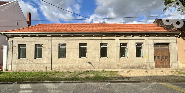 Eladó téglalakás, Kiskunfélegyházán 49.9 M Ft, 2 szobás