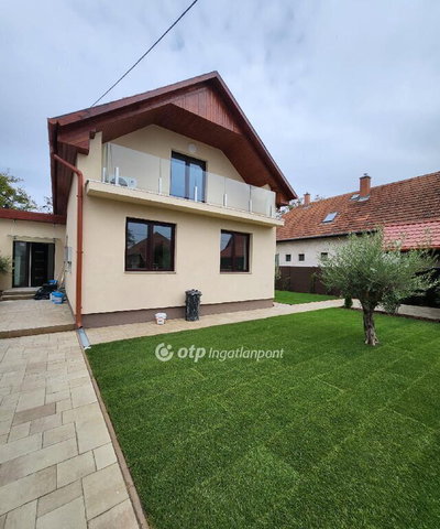 Eladó családi ház, Vecsésen 132 M Ft, 4 szobás
