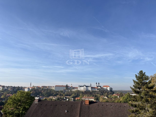 Eladó családi ház, Veszprémben 119 M Ft, 6+1 szobás