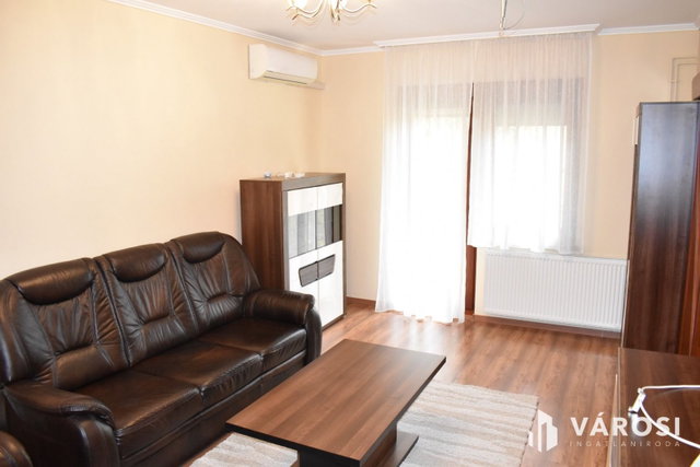 Kiadó téglalakás, albérlet, Gyulán 150 E Ft / hó, 3 szobás