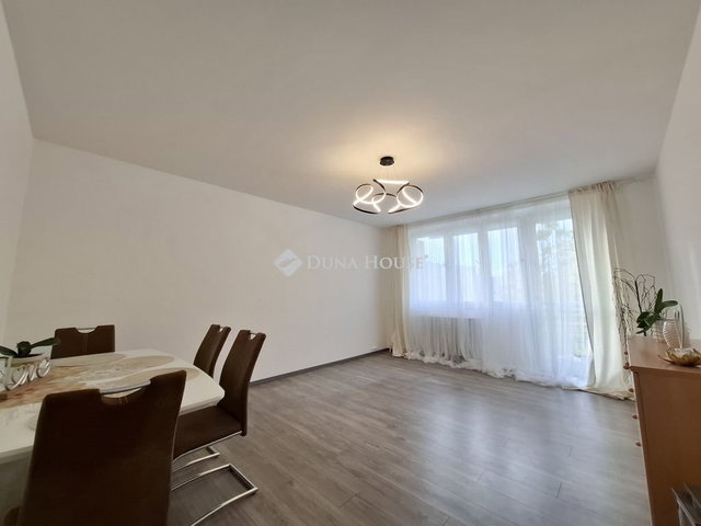 Eladó panellakás, Kecskeméten 63.9 M Ft, 3 szobás