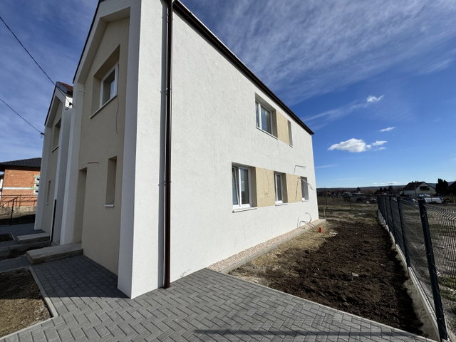Eladó ikerház, Vácrátóton 99.9 M Ft, 5 szobás