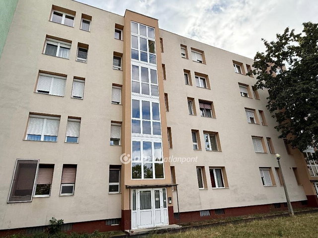 Eladó téglalakás, Nyíregyházán 36 M Ft, 2 szobás