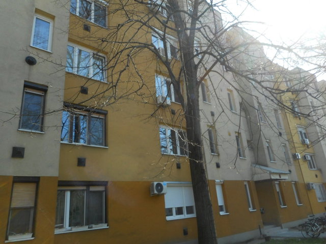 Eladó téglalakás, Szegeden 42.5 M Ft, 1+1 szobás