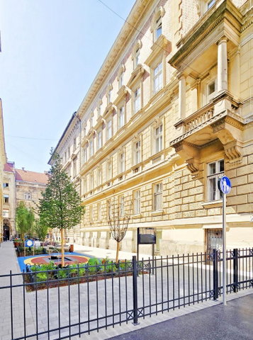 Eladó téglalakás, Budapesten, VI. kerületben, Podmaniczky utcában