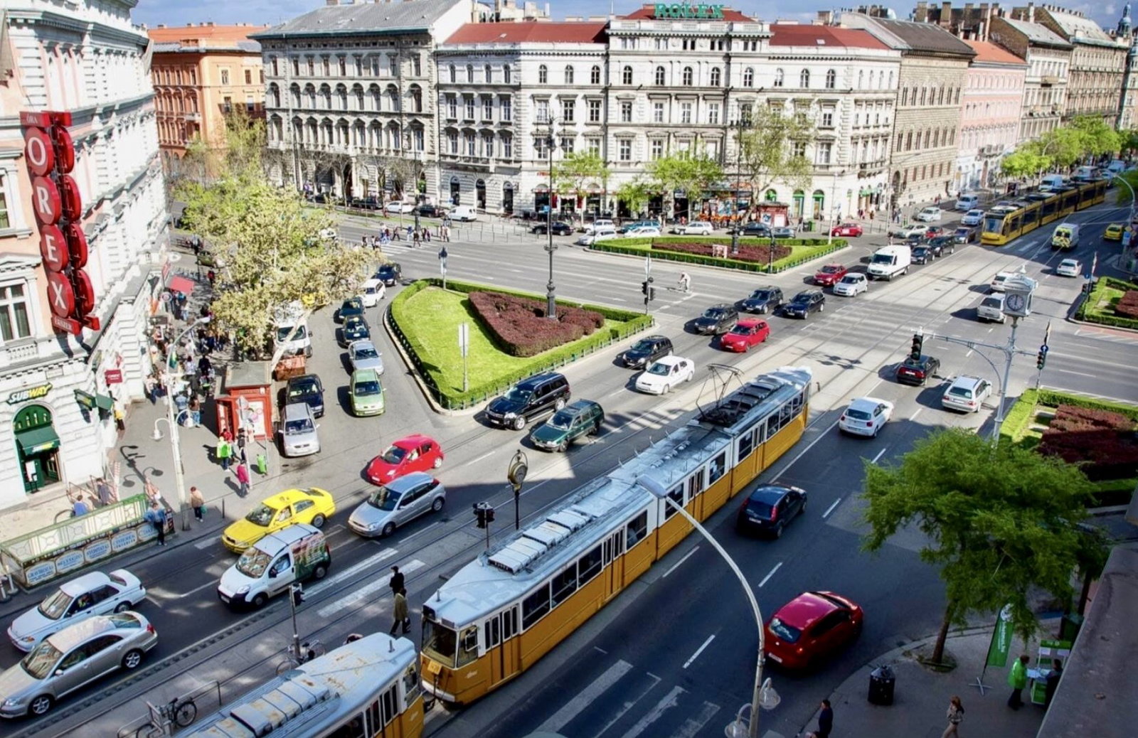 Üzlethelyiség · 300 m² · 359.999.999 Ft