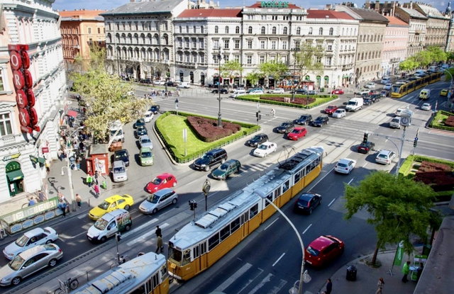 Eladó üzlethelyiség, Budapesten, VI. kerületben 360 M Ft