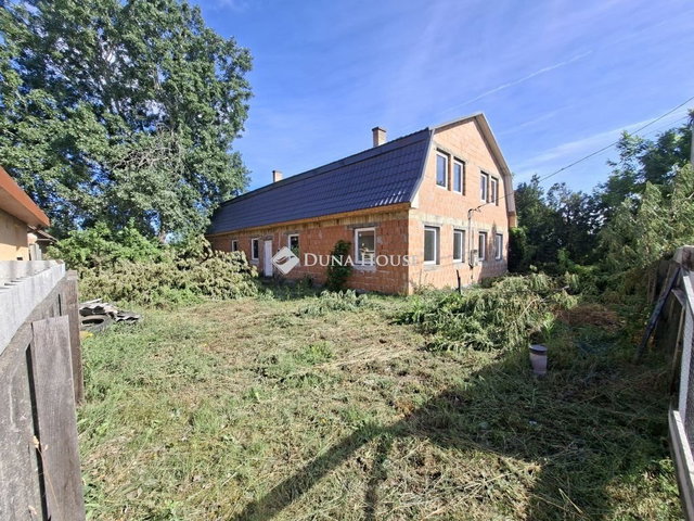 Eladó családi ház, Tóalmáson 60 M Ft, 12 szobás