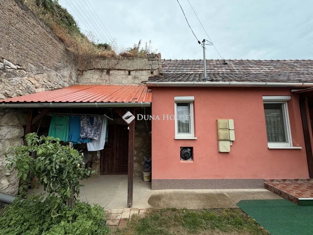 Eladó családi ház, Csolnokon 54 M Ft, 1 szobás