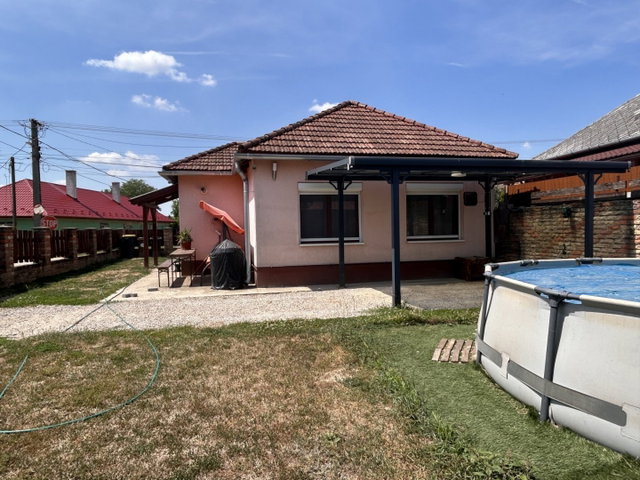 Eladó családi ház, Ácson, Vörösmarty utcában 48 M Ft