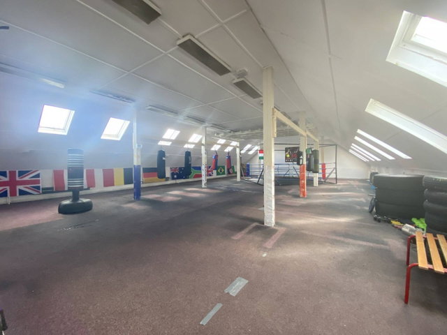 Eladó üzlethelyiség, Békéscsabán 45 M Ft, 1 szobás