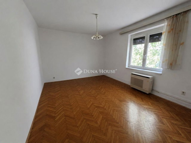 Eladó téglalakás, Pécsett, Feketegyémánt téren 21.9 M Ft