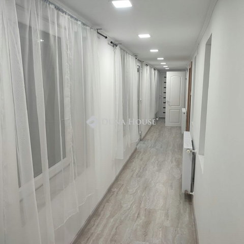 Eladó családi ház, Szegeden 63 M Ft, 4 szobás