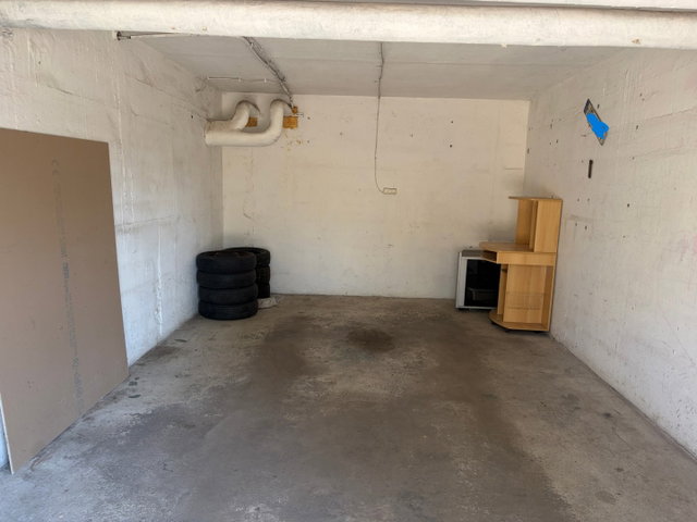 Eladó garázs, Szegeden, Vág utcában 14.2 M Ft