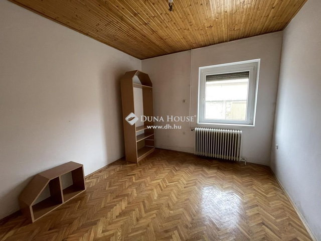 Eladó téglalakás, Nagykőrösön 30 M Ft, 2 szobás
