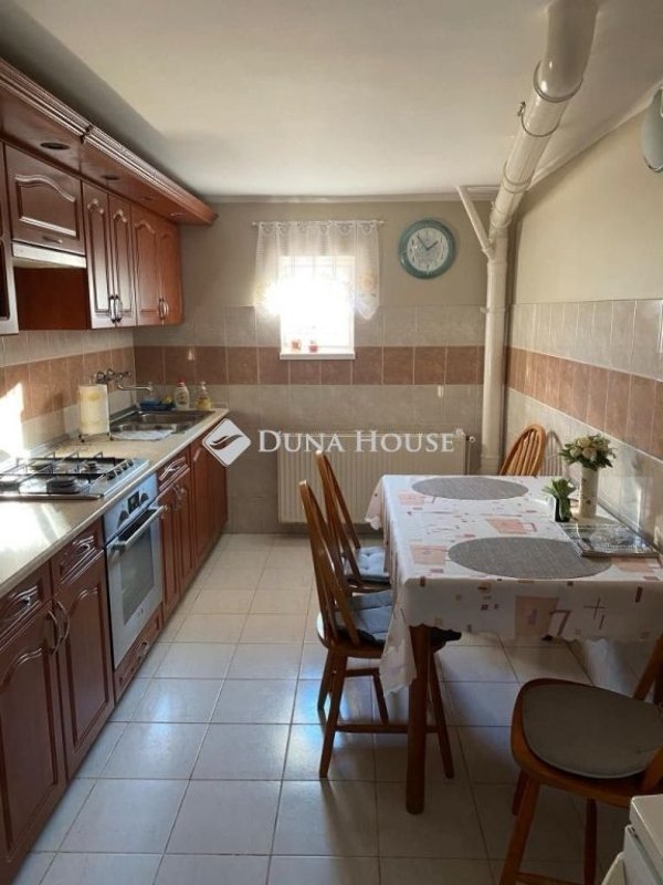 4 bed · 190m² · 57.900.000 ft